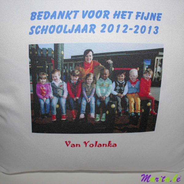 la photo de classe, imprimé sur un coussin, un cadeau idéal pour la fin de l'année scolaire, un souvenir pour toujours.