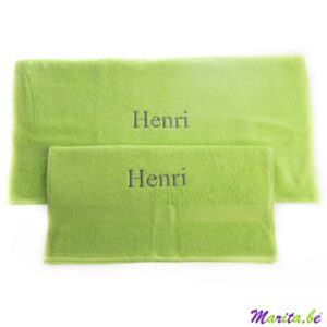 set van badhanddoek en handdoek met naam Henri