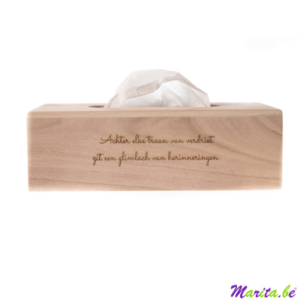 houten zakdoekdoos met tekst gegraveerd