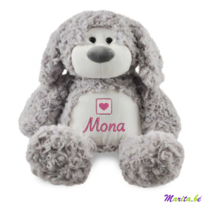 geborduurde hond met naam en tekening